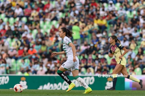Lourdes De León #4, Defensa, Santos