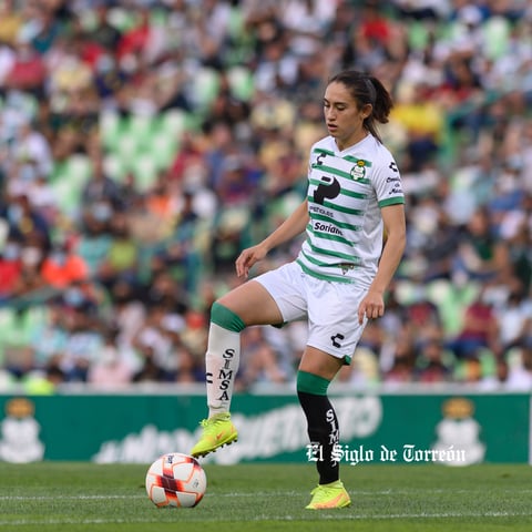 Lourdes De León #4, Defensa, Santos