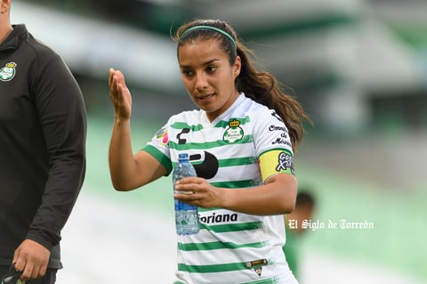 Cinthya Peraza #10, Media, Santos
