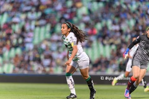 Cinthya Peraza #10, Media, Santos