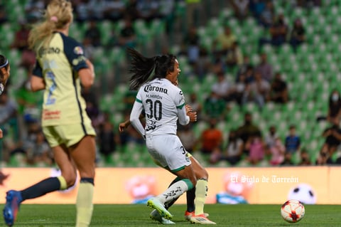 Mariela Jiménez #30, Delantera, Santos