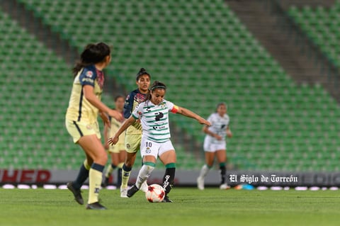 Cinthya Peraza #10, Media, Santos
