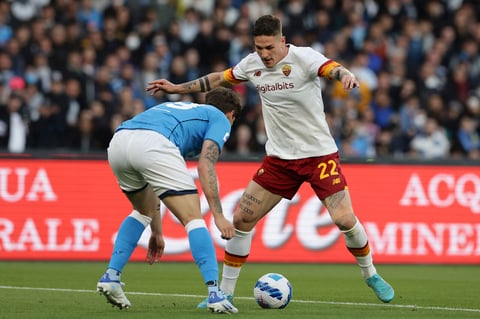 Foto Alessandro Garofalo/LaPresse 
18 aprile  2022 Napoli, Italia 
sport calcio 
Napoli vs Roma  - Campionato di calcio Serie A TIM 2021/2022 - stadio Diego Armando Maradona 
Nella foto: Nicolo Zaniolo (AS Roma);Alessandro Zanoli (SSC Napoli); 
