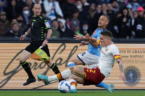 Foto Alessandro Garofalo/LaPresse 
18 aprile  2022 Napoli, Italia 
sport calcio 
Napoli vs Roma  - Campionato di calcio Serie A TIM 2021/2022 - stadio Diego Armando Maradona 
Nella foto: Stanislav Lobotka (SSC Napoli);Nicolo Zaniolo (AS Roma);