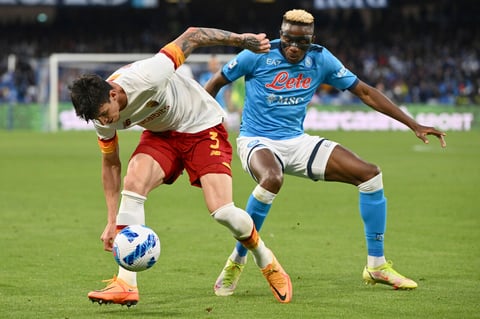 Foto Alfredo Falcone / LaPresse
18/04/2022 Napoli, Italia
Sport Calcio
Napoli - Roma  - Campionato di Calcio Serie A 2021/2022 - Stadio Diego Armando Maradona di Napoli
Nella foto:  roger ibanez victor osimhen
Photo Alfredo Falcone / LaPresse
18/04/2022 Naples, Italy
Sport Soccer
Napoli - Roma - Italian Football Championship League A 2021/2022 - Diego Armando Maradona stadium of Naples
In the pic:  roger ibanez victor osimhen