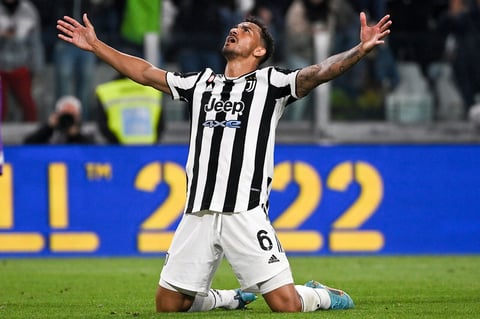Foto Marco Alpozzi/LaPresse 
20 Aprile 2022 Torino, Italia 
sport calcio 
Juventus Vs Fiorentina - Semifinale  -Coppa Italia Frecciarossa 2021/2022 - Allianz Stadium
Nella foto:   Danilo (Juventus F.C.); esulta dopo il gol 
Photo Marco Alpozzi/LaPresse 
April 20, 2022 Turin, Italy 
sport soccer 
Juventus Vs Fiorentina  - semi-final- Coppa Italia Frecciarossa 2021/2022 - Allianz Stadium
In the pic: Danilo (Juventus F.C.); celebrates after scoring