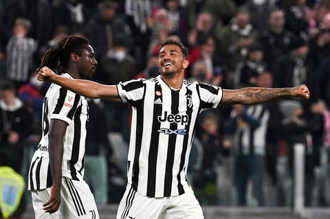 Foto Marco Alpozzi/LaPresse 
20 Aprile 2022 Torino, Italia 
sport calcio 
Juventus Vs Fiorentina - Semifinale  -Coppa Italia Frecciarossa 2021/2022 - Allianz Stadium
Nella foto:   Danilo (Juventus F.C.); esulta dopo il gol 
Photo Marco Alpozzi/LaPresse 
April 20, 2022 Turin, Italy 
sport soccer 
Juventus Vs Fiorentina  - semi-final- Coppa Italia Frecciarossa 2021/2022 - Allianz Stadium
In the pic: Danilo (Juventus F.C.); celebrates after scoring