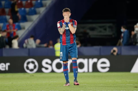VALENCIA, 21/04/2022.- El capitán del Levante UD, José Luis Morales, tras el partido de la jornada 33 en Liga en Primera División que Levante UD y Sevilla FC jugaron hoy jueves en el estadio Ciudad de Valencia. EFE/Manuel Bruque