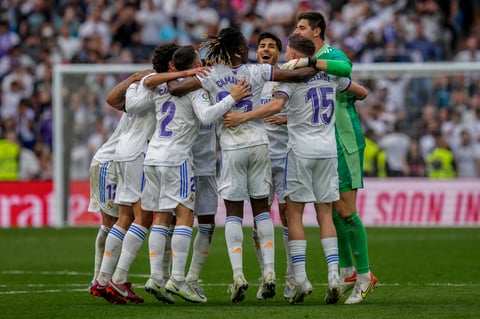Real Madrid levanta la copa de LaLiga