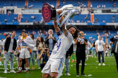 Real Madrid levanta la copa de LaLiga