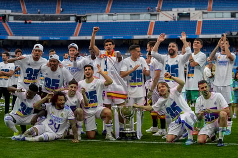 Real Madrid levanta la copa de LaLiga