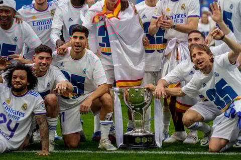 Real Madrid levanta la copa de LaLiga