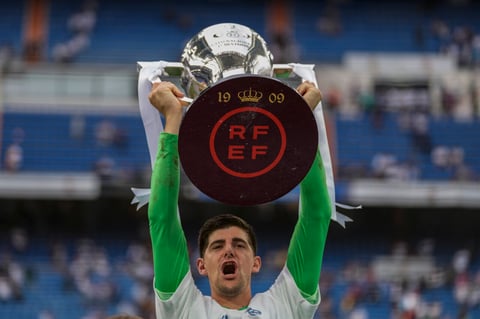 Real Madrid levanta la copa de LaLiga
