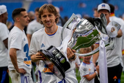 Real Madrid levanta la copa de LaLiga