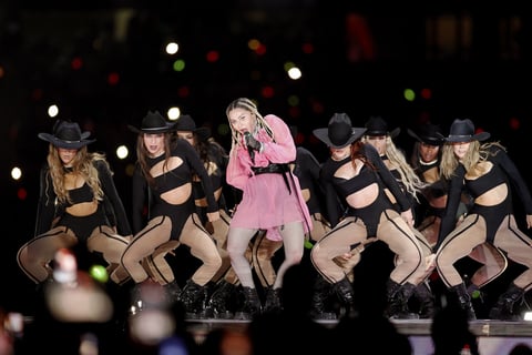 Maluma hace historia y reúne a Madonna, Grupo Firme y Pipe Bueno en Medellín
