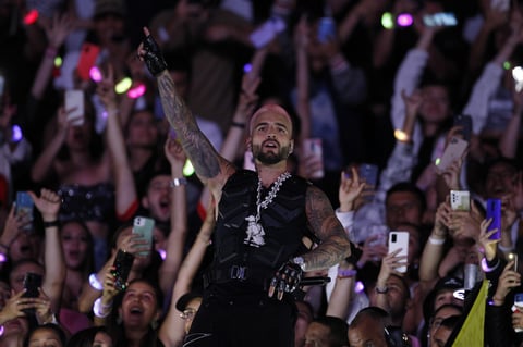 Maluma hace historia y reúne a Madonna, Grupo Firme y Pipe Bueno en Medellín