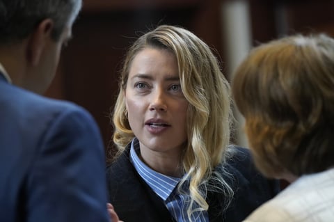 Amber Heard testifica en juicio por demanda de difamación presentada por Johnny Depp