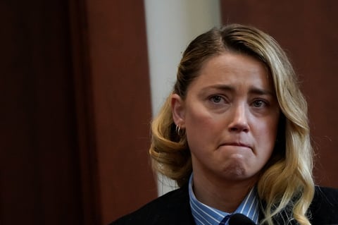 Amber Heard testifica en juicio por demanda de difamación presentada por Johnny Depp
