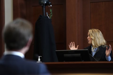 Amber Heard testifica en juicio por demanda de difamación presentada por Johnny Depp
