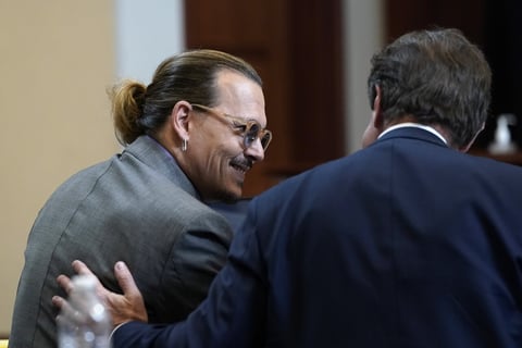 Amber Heard testifica en juicio por demanda de difamación presentada por Johnny Depp