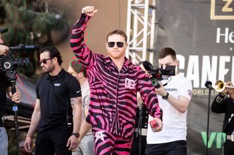 Las Vegas (United States), 06/05/2022.- Saul 'Canelo' Alvarez of Mexico arrives on stage for his weigh-in prior to his WBA light heavyweight championship title fight against and Dmitry Bivol of Russia in Las Vegas, Nevada, 06 May 2022. The WBA light heavyweight championship title fight opposing Saul 'Canelo' Alvarez of Mexico and Dmitry Bivol of Russia is schedule on 07 May 2022, at the T-Mobile Arena in Las Vegas. (Rusia, Estados Unidos) EFE/EPA/ETIENNE LAURENT