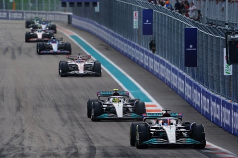 Miami Gardens (United States), 08/05/2022.- British Formula One driver George Russell of Mercedes-AMG Petronas (R) during the Formula One Grand Prix of Miami at the Miami International Autodrome in Miami Gardens, USA, 08 May 2022. (Fórmula Uno, Estados Unidos, Roma) EFE/EPA/SHAWN THEW