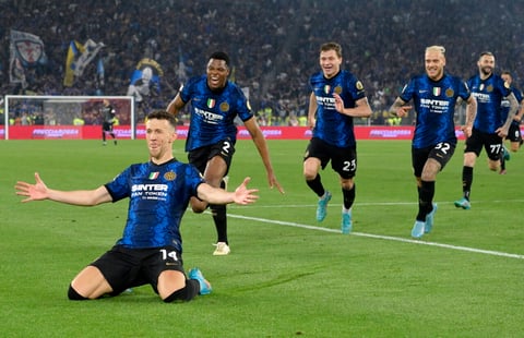 Rome (Italy), 11/05/2022.- Inter's Ivan Perisic (L) celebrates after scoring the 4-2 lead during the Coppa Italia final between Juventus FC and Inter Milan at the Olimpico stadium in Rome, Italy, 11 May 2022. (Italia, Roma) EFE/EPA/CLAUDIO PERI