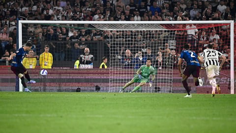 Rome (Italy), 11/05/2022.- Inter's Ivan Perisic (L) scores the 3-2 lead from the penalty spot during the Coppa Italia final between Juventus FC and Inter Milan at the Olimpico stadium in Rome, Italy, 11 May 2022. (Italia, Roma) EFE/EPA/Riccardo Antimiani