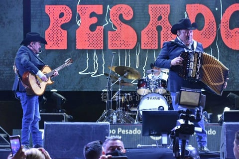 Pesado canta a las mamás de Monclova