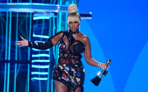 Mary J. Blige recibe el Premio Ícono durante la ceremonia de los Premios Billboard de la Música, el domingo 15 de mayo de 2022 en el MGM Grand Garden Arena en Las Vegas. (Foto AP/Chris Pizzello)