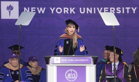 Taylor Swift recibe doctorado honorario en bellas artes de la Universidad de Nueva York