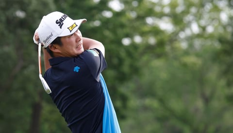 Tulsa (United States), 19/05/2022.- Rikuya Hoshino of Japan hits his tee shot on the fourth hole during the first round of the 2022 PGA Championship golf tournament at the Southern Hills Country Club in Tulsa, Oklahoma, USA, 19 May 2022. The PGA Championship runs from 19 May through 22 May. (Japón, Estados Unidos) EFE/EPA/TANNEN MAURY