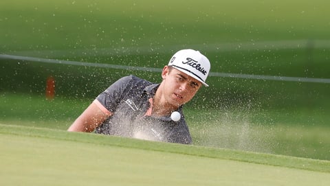 Tulsa (United States), 19/05/2022.- Garrick Higgo of South Africa hits out of a bunker on the third hole during the first round of the 2022 PGA Championship golf tournament at the Southern Hills Country Club in Tulsa, Oklahoma, USA, 19 May 2022. The PGA Championship runs from 19 May through 22 May. (Sudáfrica, Estados Unidos) EFE/EPA/TANNEN MAURY