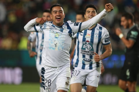 AME1590. PACHUCA (MÉXICO), 22/05/2022.-22/05/2022.- Erick Sánchez de Pachuca celebra después de anotar un gol durante el partido de vuelta de la semifinal del torneo Clausura 2022 de la Liga MX entre Tuzos del Pachuca y Águilas del América, celebrado hoy en la ciudad de Pachuca (México). EFE/ David Martinez Pelcastre
