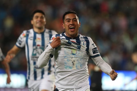 -FOTODELDÍA- AME1590. PACHUCA (MÉXICO), 22/05/2022.-22/05/2022.- Erick Sánchez de Pachuca celebra después de anotar un gol durante el partido de vuelta de la semifinal del torneo Clausura 2022 de la Liga MX entre Tuzos del Pachuca y Águilas del América, celebrado hoy en la ciudad de Pachuca (México). EFE/ David Martinez Pelcastre