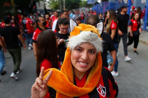 AME2627. GUADALAJARA (MÉXICO), 26/05/2022.- Aficionados de Atlas asisten al primer partido de la final contra Pachuca, hoy, disputado en el estadio Jalisco, en Guadalajara (México). EFE/ Francisco Guasco