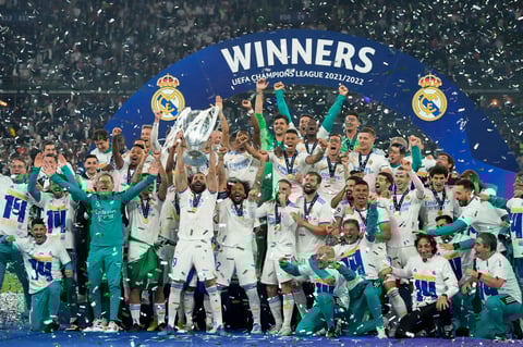 Real Madrid's Karim Benzema lifts the trophy after winning the Champions League final soccer match between Liverpool and Real Madrid at the Stade de France in Saint Denis near Paris, Saturday, May 28, 2022. Real Madrid defeated Liverpool 1-0.(AP Photo/Manu Fernandez)