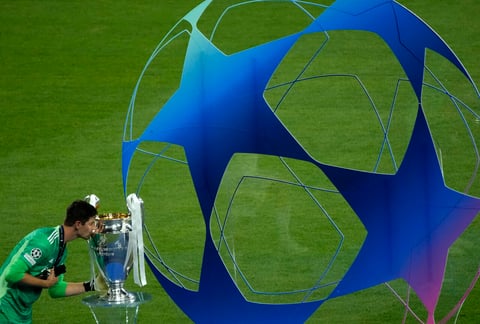 Real Madrid's goalkeeper Thibaut Courtois kiss the trophy after winning the Champions League final soccer match between Liverpool and Real Madrid at the Stade de France in Saint Denis near Paris, Saturday, May 28, 2022. (AP Photo/Christophe Ena)