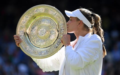 Elena Rybakina logra histórico triunfo en Wimbledon