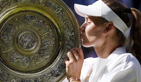 Elena Rybakina logra histórico triunfo en Wimbledon