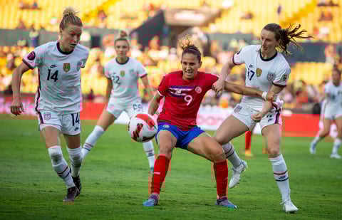 Estados Unidos golea a Costa Rica y sigue en la pelea por ir directo a París