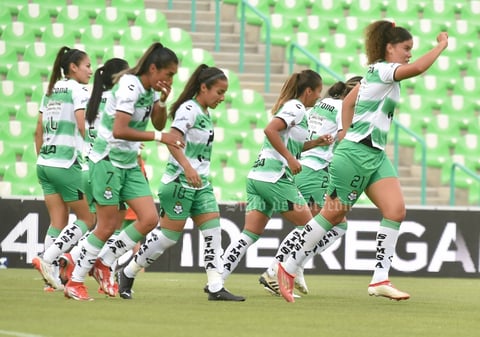 Ganan Guerreras de Santos Laguna en casa a Tuzas del Pachuca