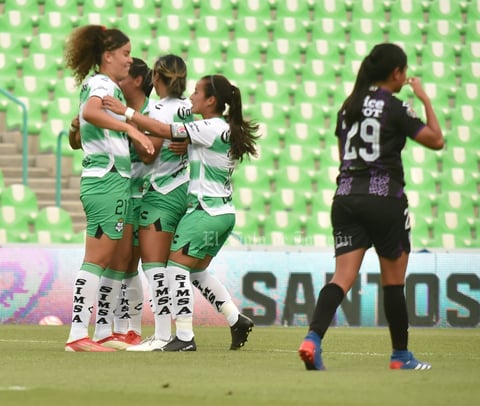 Ganan Guerreras de Santos Laguna en casa a Tuzas del Pachuca