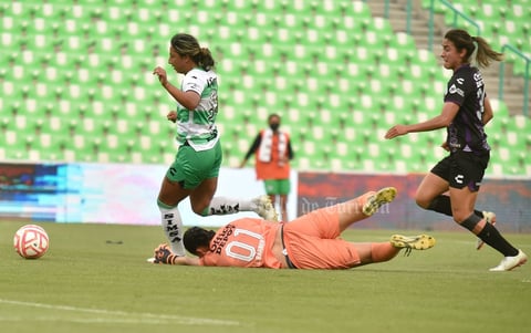 Ganan Guerreras de Santos Laguna en casa a Tuzas del Pachuca
