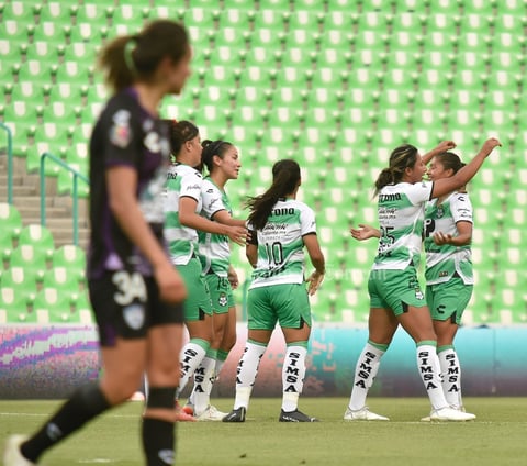 Ganan Guerreras de Santos Laguna en casa a Tuzas del Pachuca