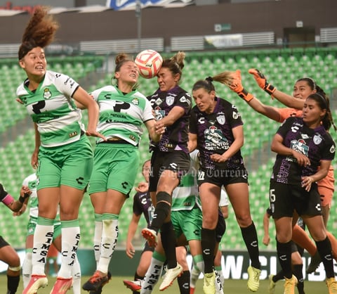 Ganan Guerreras de Santos Laguna en casa a Tuzas del Pachuca