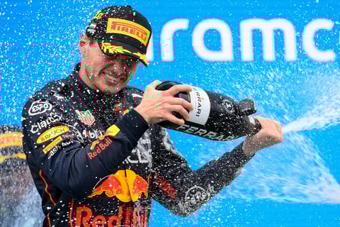 Max Verstappen gana Gran Premio de Hungría, 'Checo' queda en quinto lugar