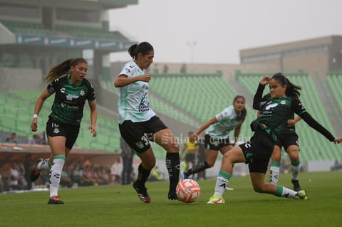 Tropiezan Guerreras de Santos Laguna ante León Femenil
