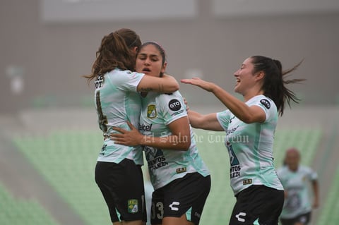 Tropiezan Guerreras de Santos Laguna ante León Femenil
