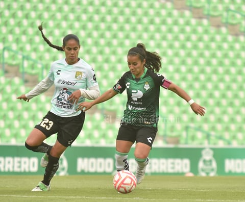 Tropiezan Guerreras de Santos Laguna ante León Femenil